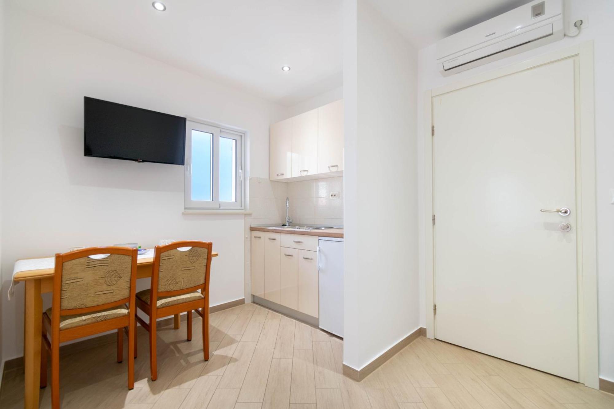Studio Apartmani Dora Makarska Buitenkant foto