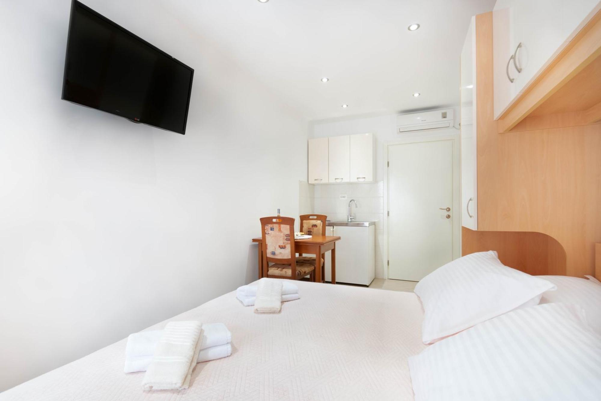 Studio Apartmani Dora Makarska Buitenkant foto