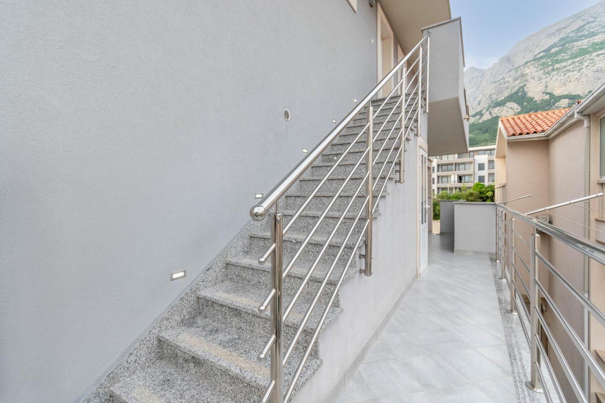 Studio Apartmani Dora Makarska Buitenkant foto