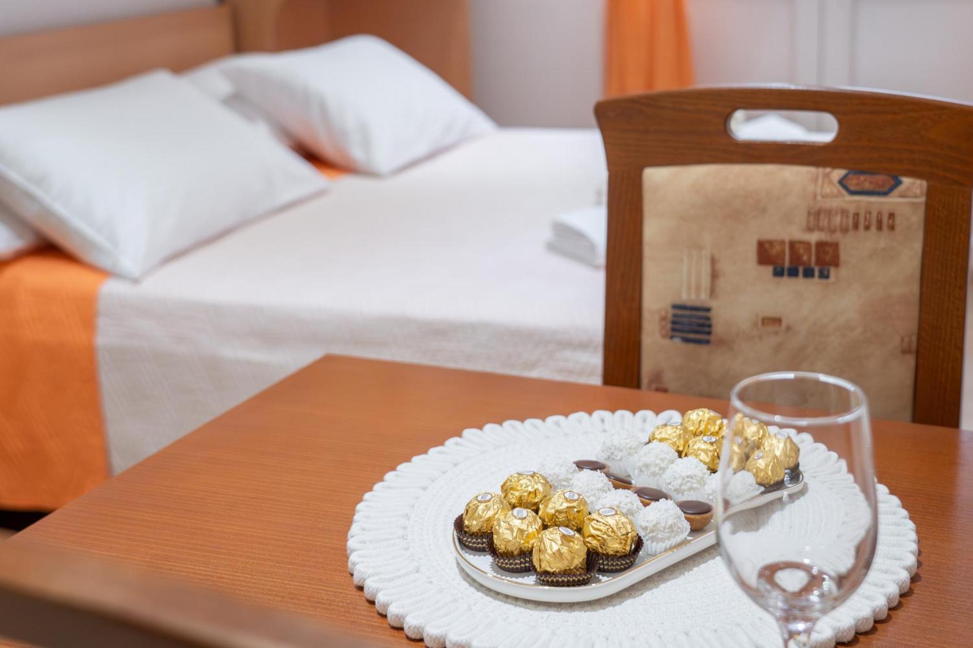Studio Apartmani Dora Makarska Buitenkant foto