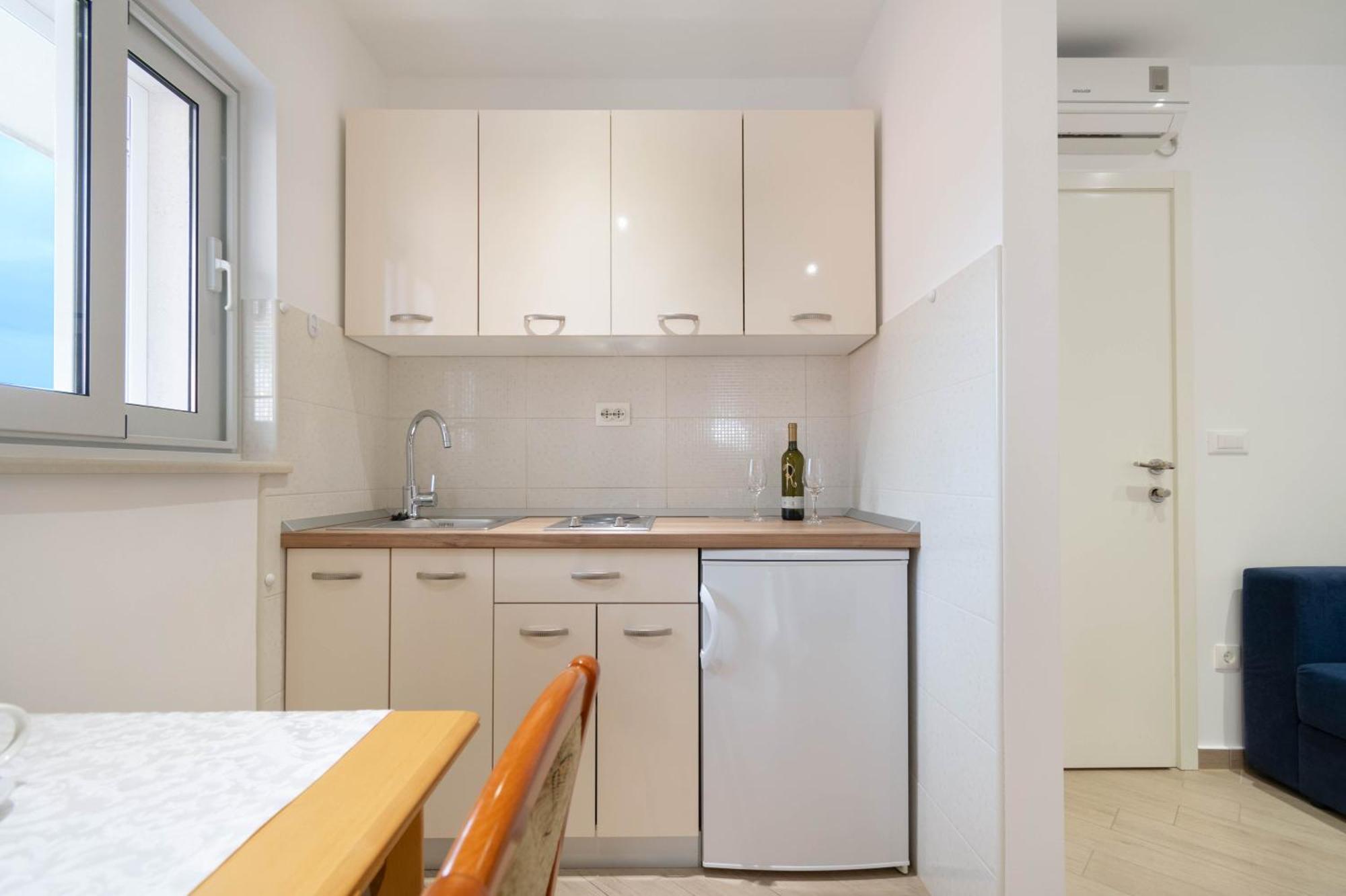 Studio Apartmani Dora Makarska Buitenkant foto