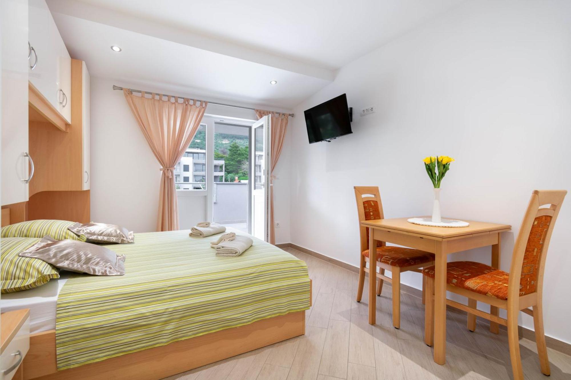 Studio Apartmani Dora Makarska Buitenkant foto