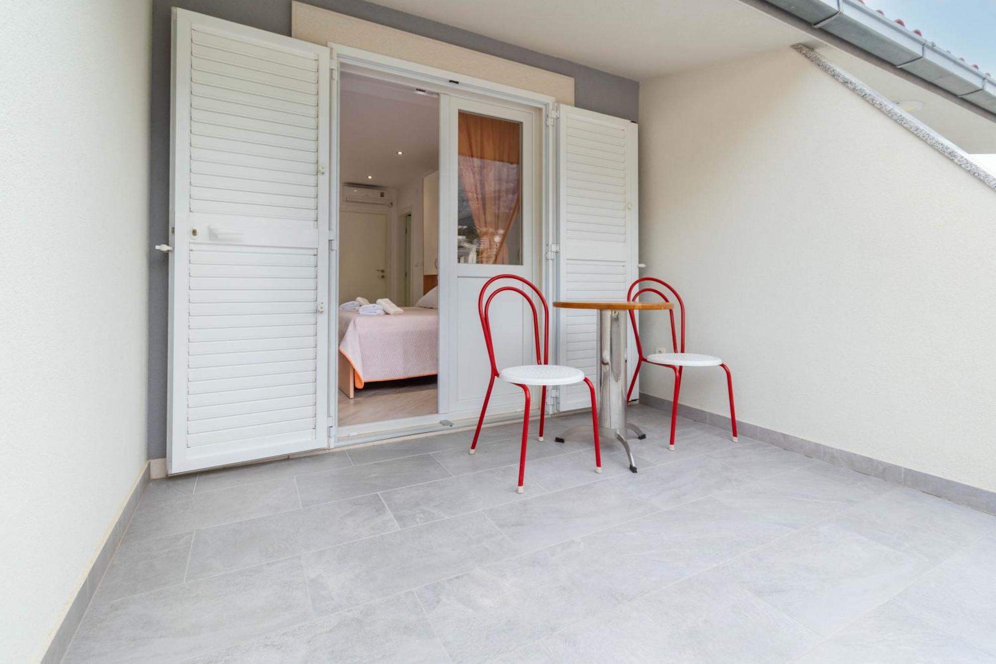 Studio Apartmani Dora Makarska Buitenkant foto