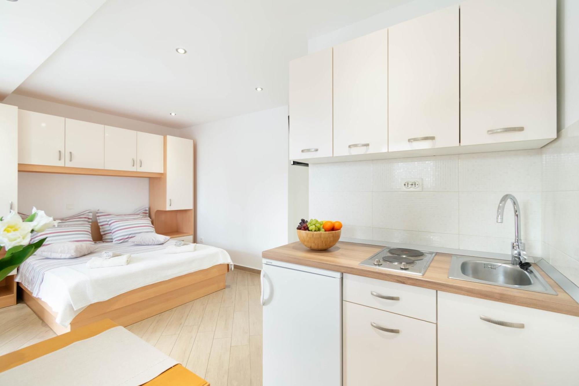 Studio Apartmani Dora Makarska Buitenkant foto