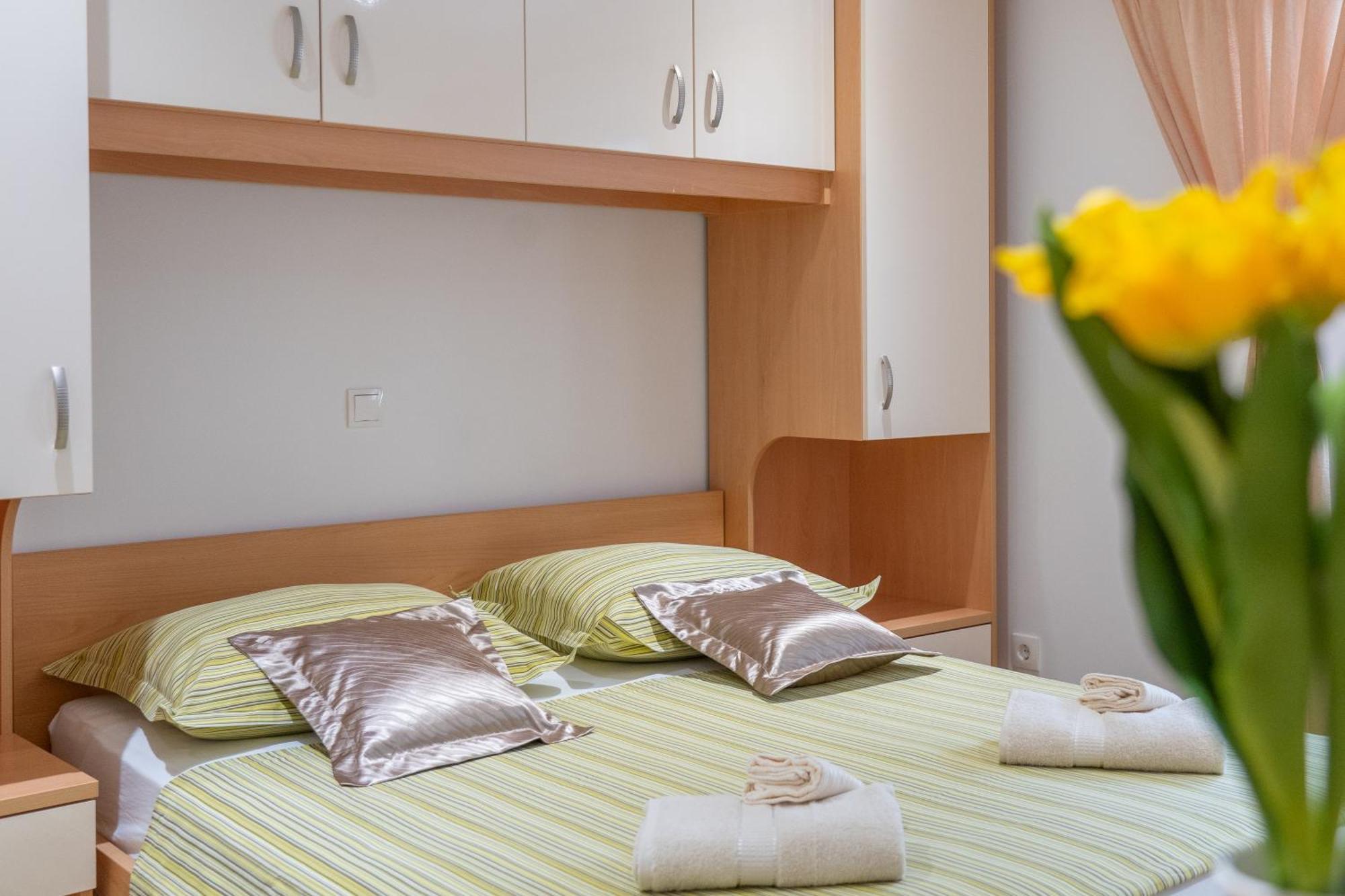 Studio Apartmani Dora Makarska Buitenkant foto