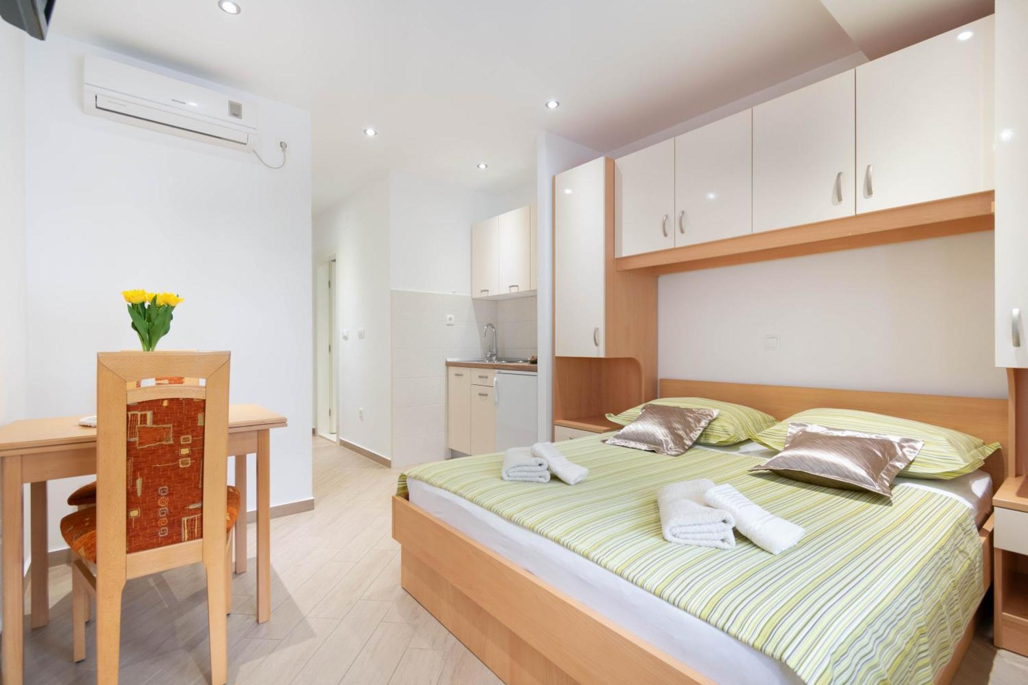 Studio Apartmani Dora Makarska Buitenkant foto