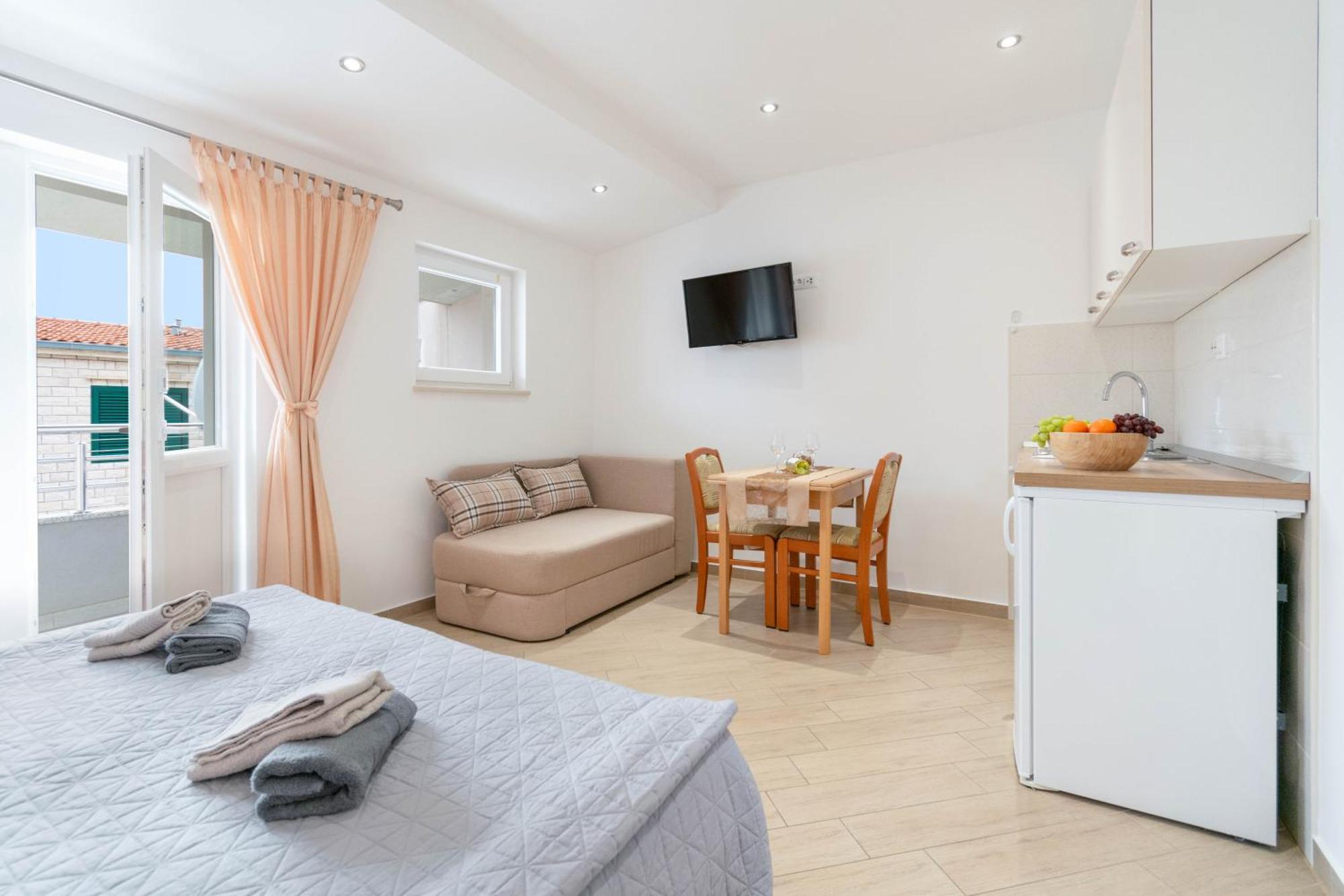 Studio Apartmani Dora Makarska Buitenkant foto